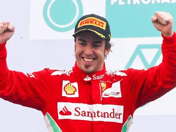 Alonso en el podio Alonso en el podio