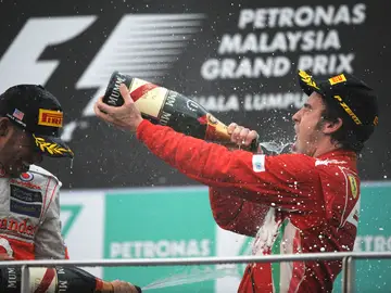 Hamilton y Alonso, en el podio de Sepang Hamilton y Alonso, en el podio de Sepang