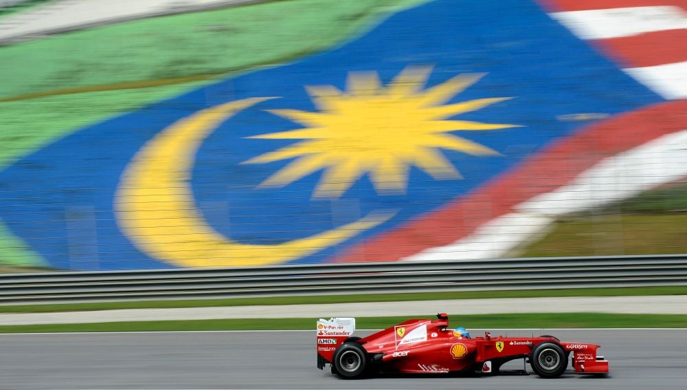 Alonso logra en Sepang el primer triunfo del 2012