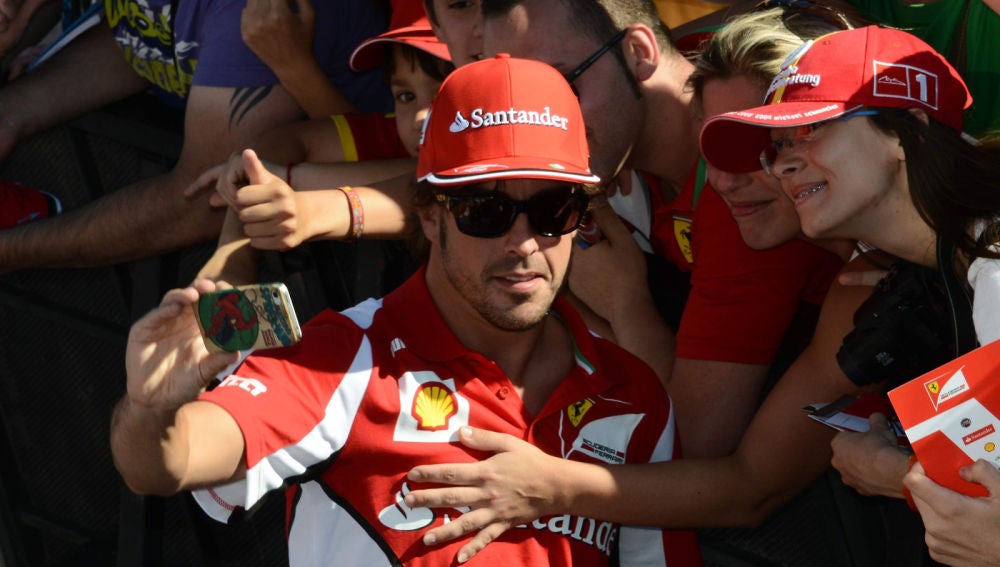 Alonso con los fans