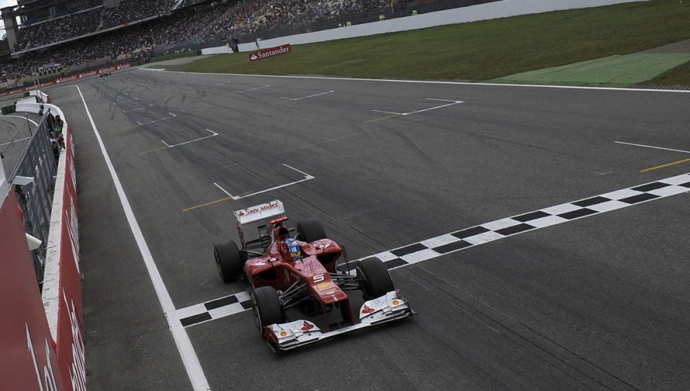 Alonso llega primero a meta