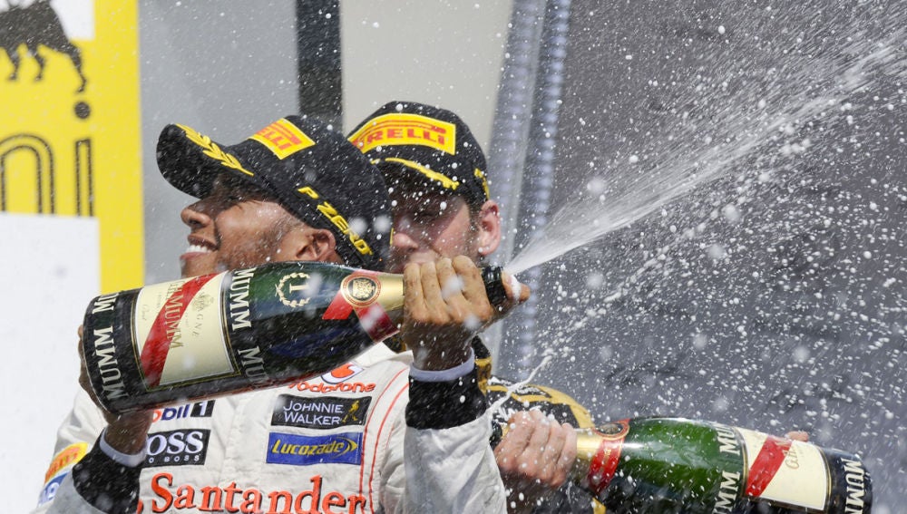 Lewis y Grosjean en el podio