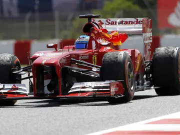 Alonso celebra la victoria en Montmeló Alonso celebra la victoria en Montmeló