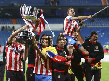 Falcao alza la Copa del Rey Falcao alza la Copa del Rey