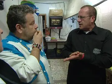 Alberto Chicote conversa con el propietario de un restaurante Alberto Chicote conversa con el propietario de un restaurante