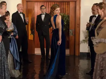 Cristina luce un vestido de terciopelo azul Cristina luce un vestido de terciopelo azul