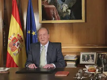 El rey comunica su abdicación al pueblo español El rey comunica su abdicación al pueblo español