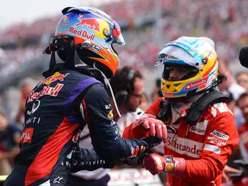 Alonso saluda a Ricciardo Alonso saluda a Ricciardo