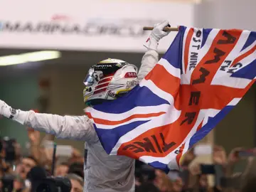 Hamilton festeja el Mundial 2014 Hamilton festeja el Mundial 2014