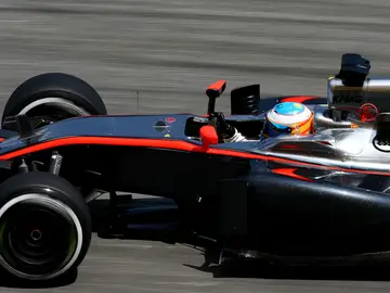 Fernando Alonso luce el plata en Sepang Fernando Alonso luce el plata en Sepang