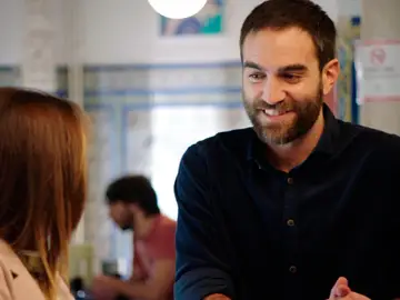 Iñaki se queda en Sevilla como cocinero y... por Carmen Iñaki se queda en Sevilla como cocinero y... por Carmen