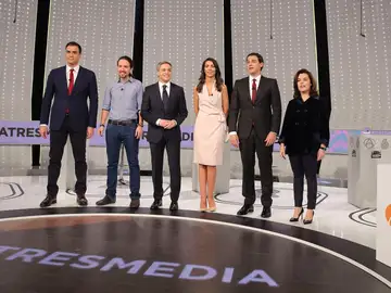 Posado de los participantes en '7d, El Debate Decisivo' con los moderadores Posado de los participantes en '7d, El Debate Decisivo' con los moderadores