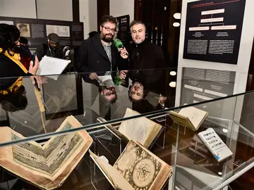 Sergio del Molino y Carlos Alsina pasean por la Biblioteca Nacional Sergio del Molino y Carlos Alsina pasean por la Biblioteca Nacional