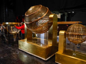 Bombos del Sorteo Extraordinario de Lotería de Navidad en el Teatro Real de Madrid