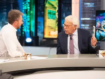 Felipe González saca la Constitución española en El Hormiguero: "Creo que tenemos mejor sociedad que política" Felipe González saca la Constitución española en El Hormiguero: "Creo que tenemos mejor sociedad que política"