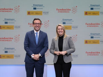 Alfonso Gentil Álvarez-Ossorio, director del SEPIE, y Patricia Pérez, directora general Corporativa del Grupo Atresmedia y directora de la Fundación Atresmedia
