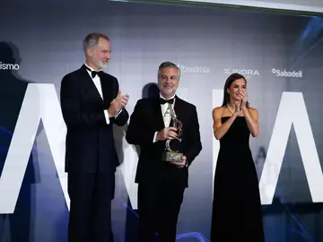 Carlos Alsina en la recogida del premio Luca de Tena de Periodismo Carlos Alsina en la recogida del premio Luca de Tena de Periodismo