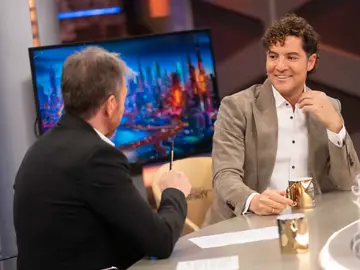 La surrealista aparición de David Bisbal en una boda: "El novio se cantó la canción él" La surrealista aparición de David Bisbal en una boda: "El novio se cantó la canción él"