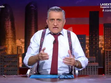 EL INTERMEDIO: Wyoming responde a Ayuso: "Haga lo que haga Julio Iglesias, ella parece dispuesta a acompañarle con las palmas" EL INTERMEDIO: Wyoming responde a Ayuso: "Haga lo que haga Julio Iglesias, ella parece dispuesta a acompañarle con las palmas"