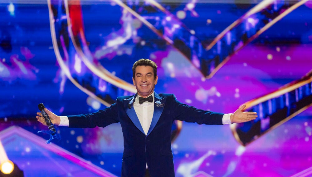 Arturo Valls presenta Mask Singer