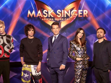 Arturo Valls y los cuatro investigadores de 'Mask Singer'