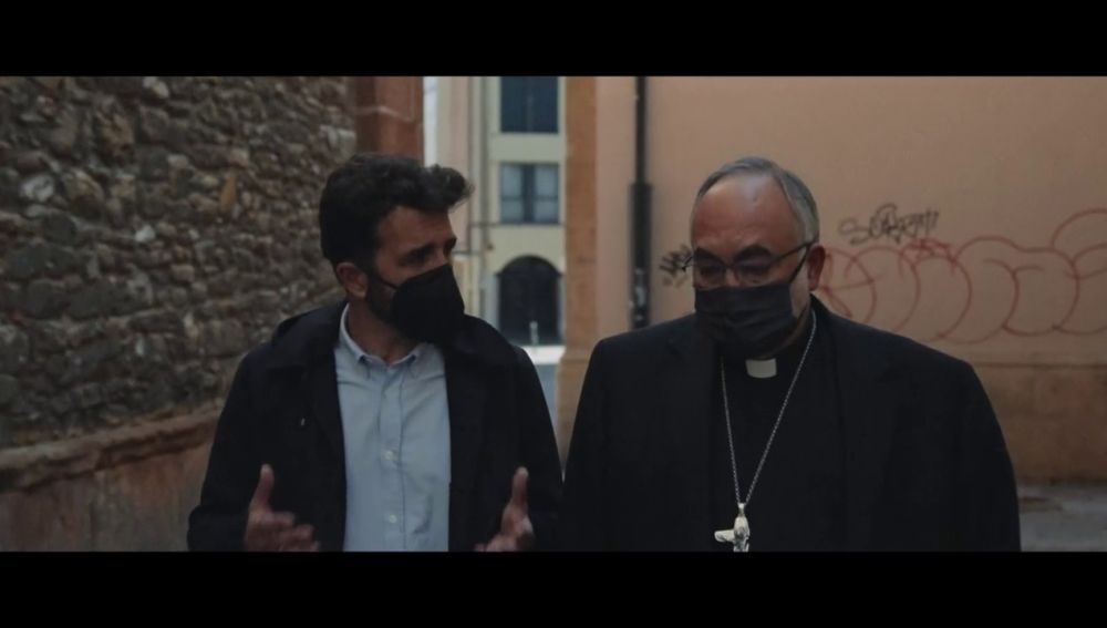 El tenso momento entre Gonzo y el arzobispo de Oviedo: "¿Por qué deja a las monjas en la calle?, ¿dónde está los millones?"