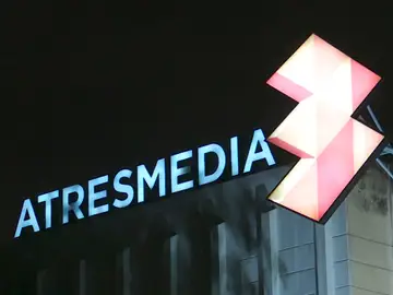 Atresmedia apaga la luz de su fachada en la sede de San Sebastián de los Reyes Atresmedia apaga la luz de su fachada en la sede de San Sebastián de los Reyes