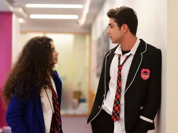 En el último capítulo de Hermanos: La reconciliación más esperada… ¡Asiye y Doruk retoman su relación! En el último capítulo de Hermanos: La reconciliación más esperada… ¡Asiye y Doruk retoman su relación!