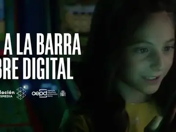 La Fundación Atresmedia y la AEPD lanzan 'No a la barra libre digital', una campaña para alertar sobre los riesgos de un acceso temprano al móvil La Fundación Atresmedia y la AEPD lanzan 'No a la barra libre digital', una campaña para alertar sobre los riesgos de un acceso temprano al móvil