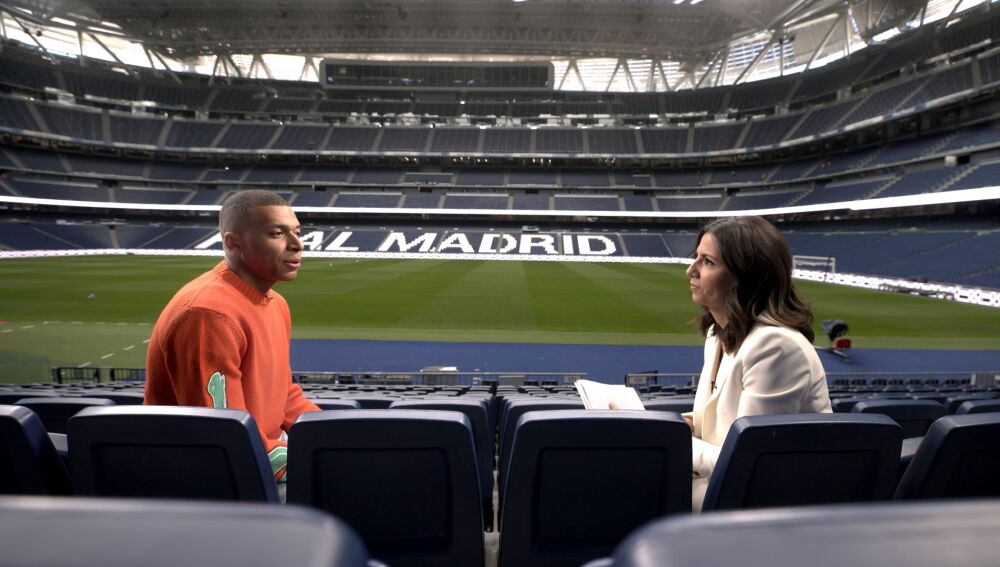 Ana Pastor con Kylian Mbapp&eacute; 