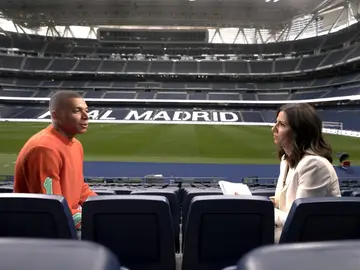Ana Pastor con Kylian Mbappé Ana Pastor con Kylian Mbappé