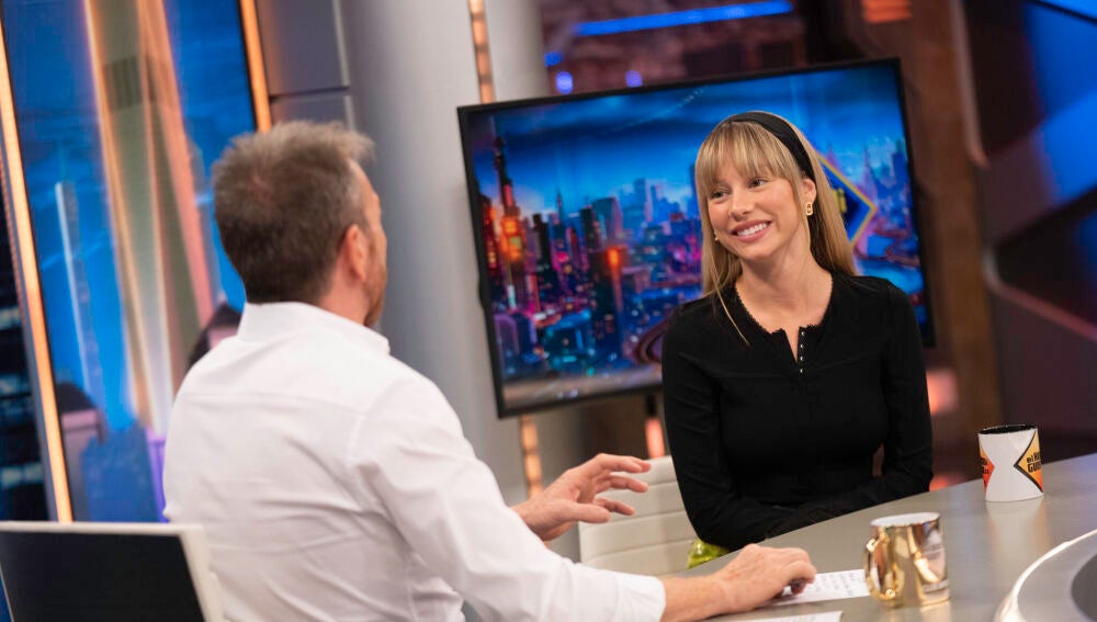&iquest;Se desnudar&iacute;a por salvar a su familia? Ester Exp&oacute;sito confiesa qu&eacute; har&iacute;a ante este dilema moral en El Hormiguero