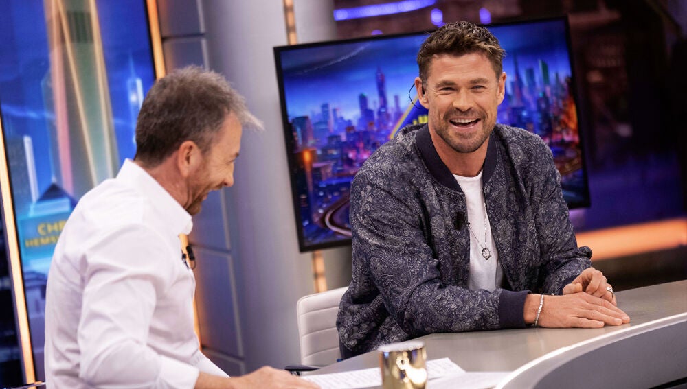 Chris Hemsworth recuerda la noche que subi&oacute; al escenario con Ed Sheeran