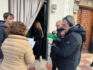 Carlos Alsina con el equipo de Más de uno durante el programa especial del Día de la Radio Carlos Alsina con el equipo de Más de uno durante el programa especial del Día de la Radio