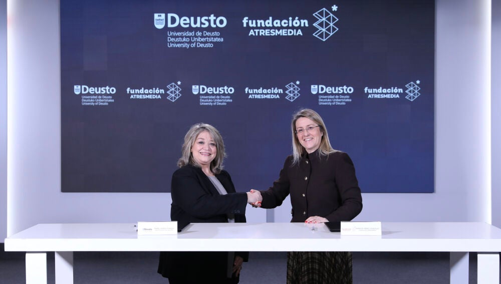 Isabel Rubio, decana de la Universidad de Deusto, y Patricia Perez, directora de la Fundación Atresmedia