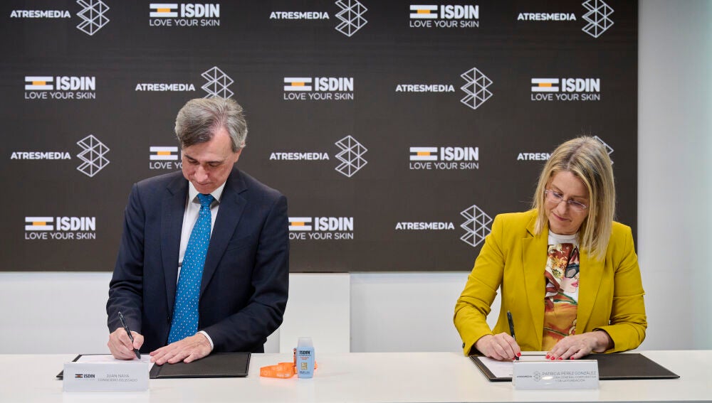 Acto de la firma del acuerdo de ISDIN y Atresmedia 