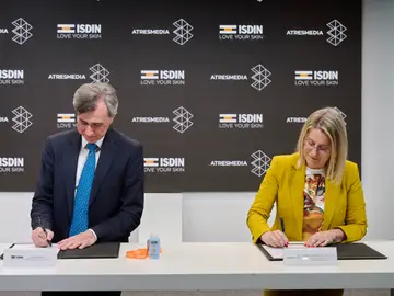 Acto de la firma del acuerdo de ISDIN y Atresmedia Acto de la firma del acuerdo de ISDIN y Atresmedia